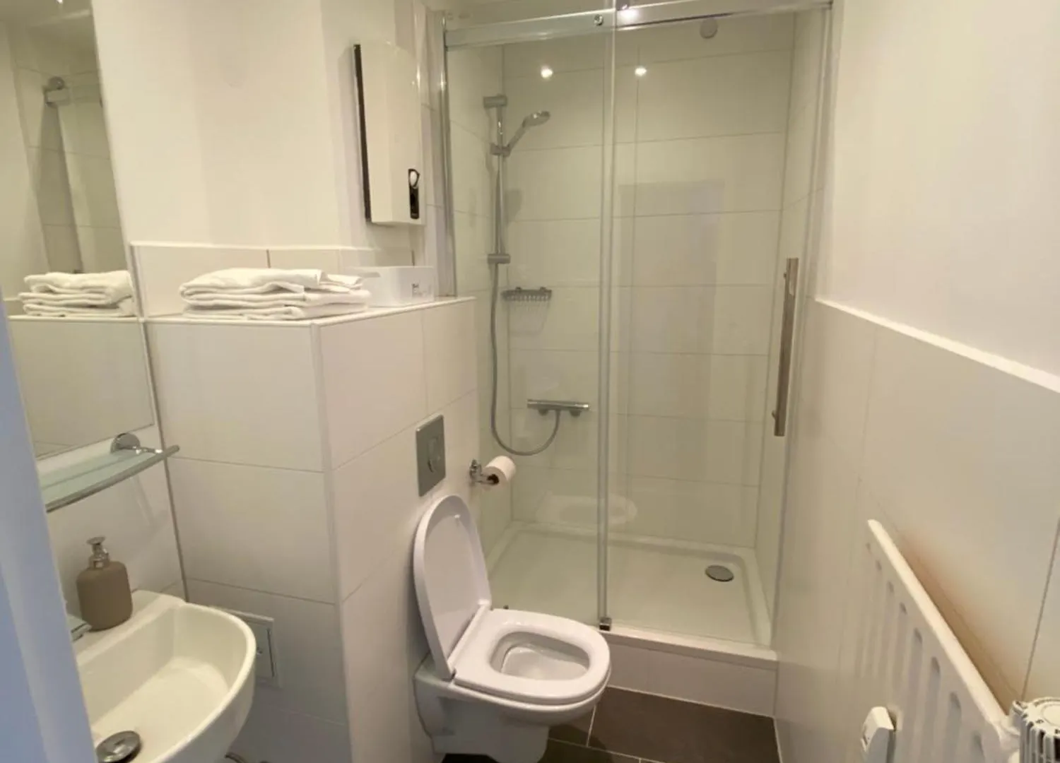 Zentral Gelegene Schoene Wohnung, Neu, Bremen Mitte, Direkte Naehe Zum Klinikum, Balkon Apartment